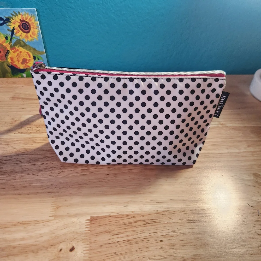 Lancome Black/Hot Pink/White Make-Up Bags Set Of Two‎